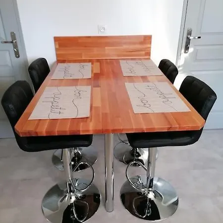 Le P'tit Chez Nous Apartment *